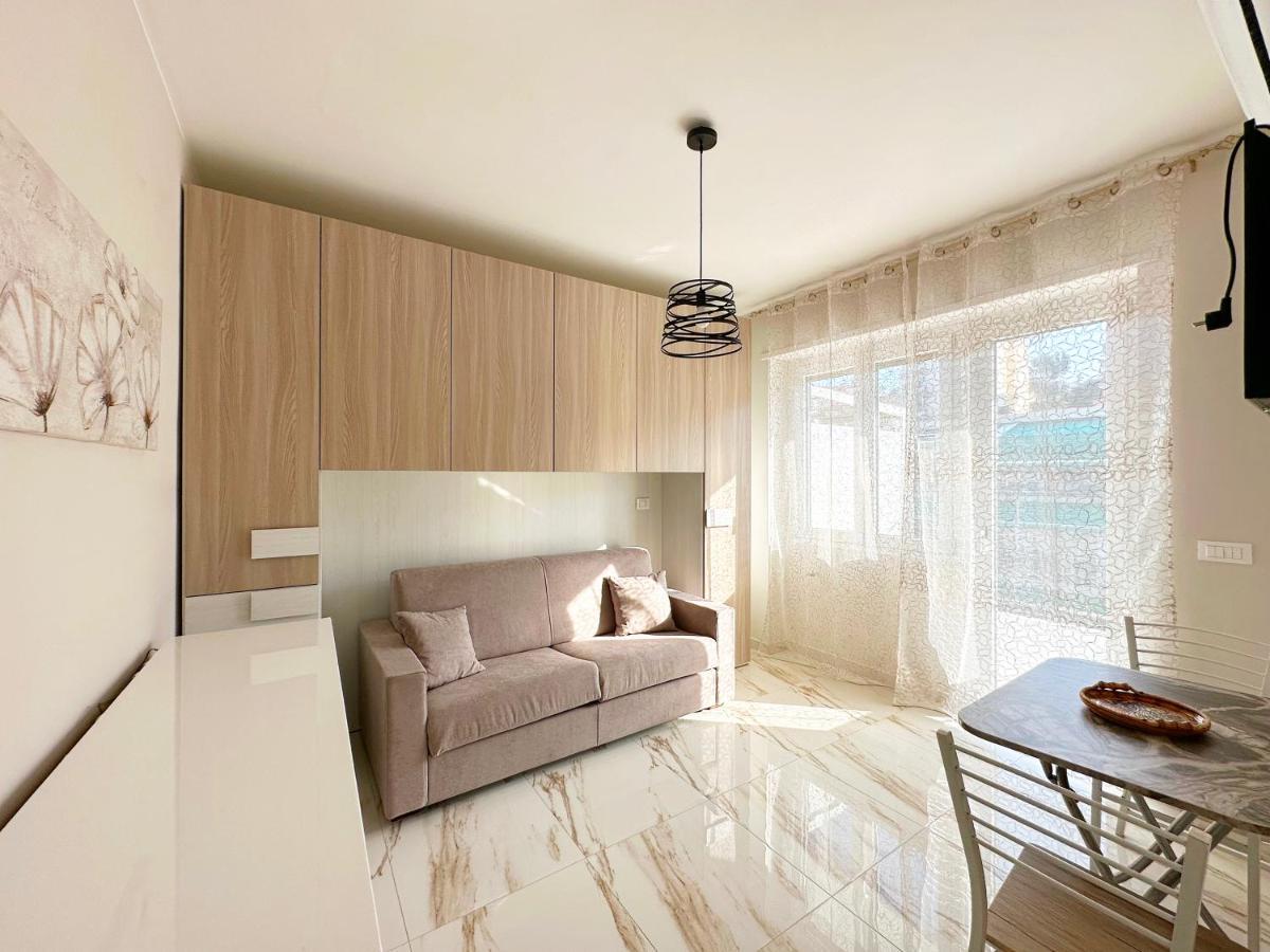 Wh - Un Posto Al Sole - Attico Monolocale Con Parcheggio Gratuito - 5 Minuti Dal Centro - Wifi Apartment Sanremo Exterior photo