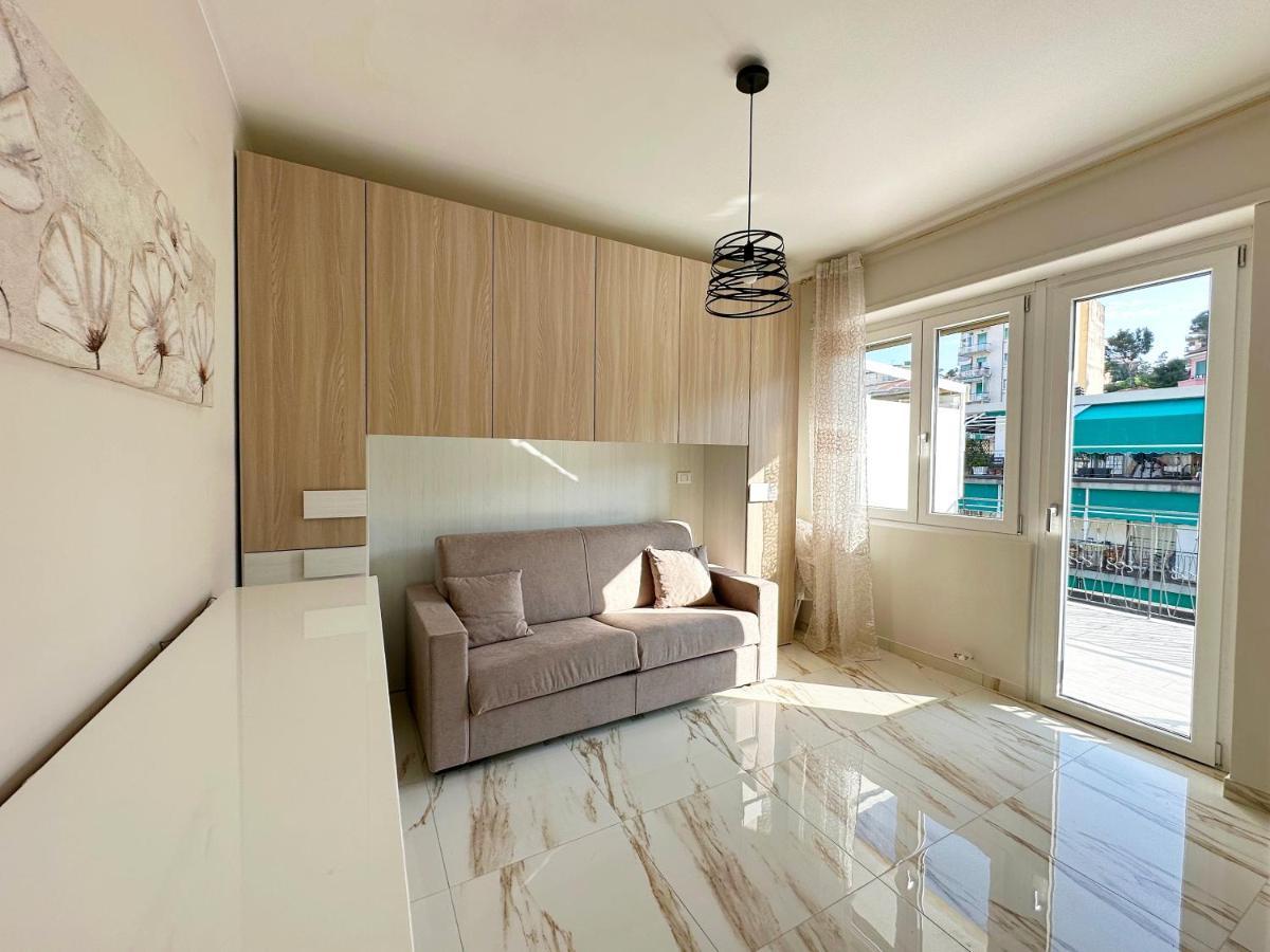 Wh - Un Posto Al Sole - Attico Monolocale Con Parcheggio Gratuito - 5 Minuti Dal Centro - Wifi Apartment Sanremo Exterior photo