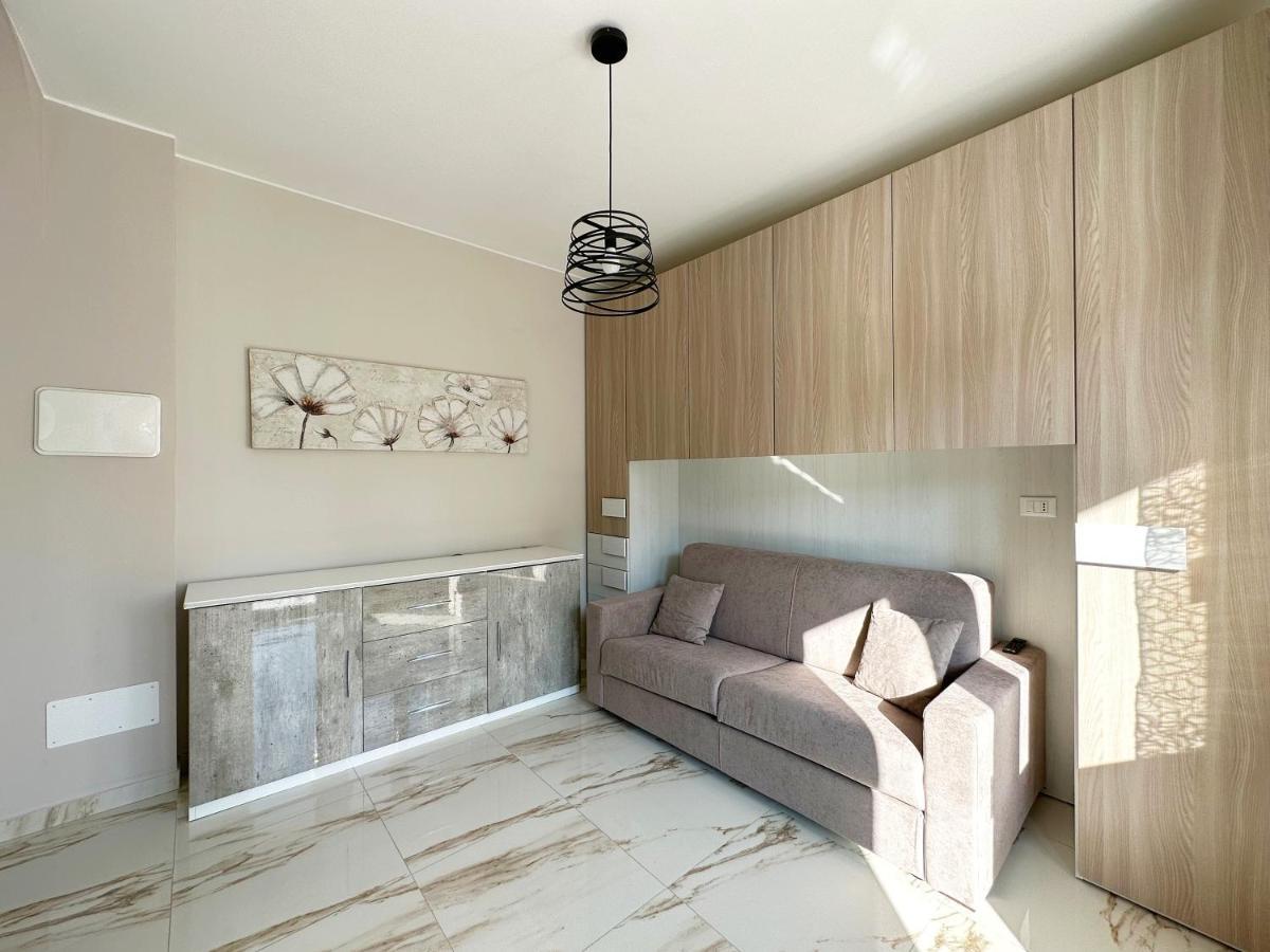 Wh - Un Posto Al Sole - Attico Monolocale Con Parcheggio Gratuito - 5 Minuti Dal Centro - Wifi Apartment Sanremo Exterior photo