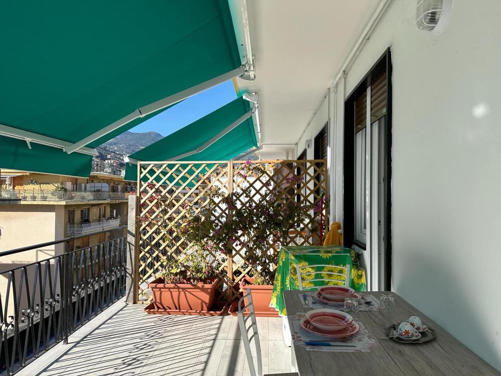 Wh - Un Posto Al Sole - Attico Monolocale Con Parcheggio Gratuito - 5 Minuti Dal Centro - Wifi Apartment Sanremo Exterior photo